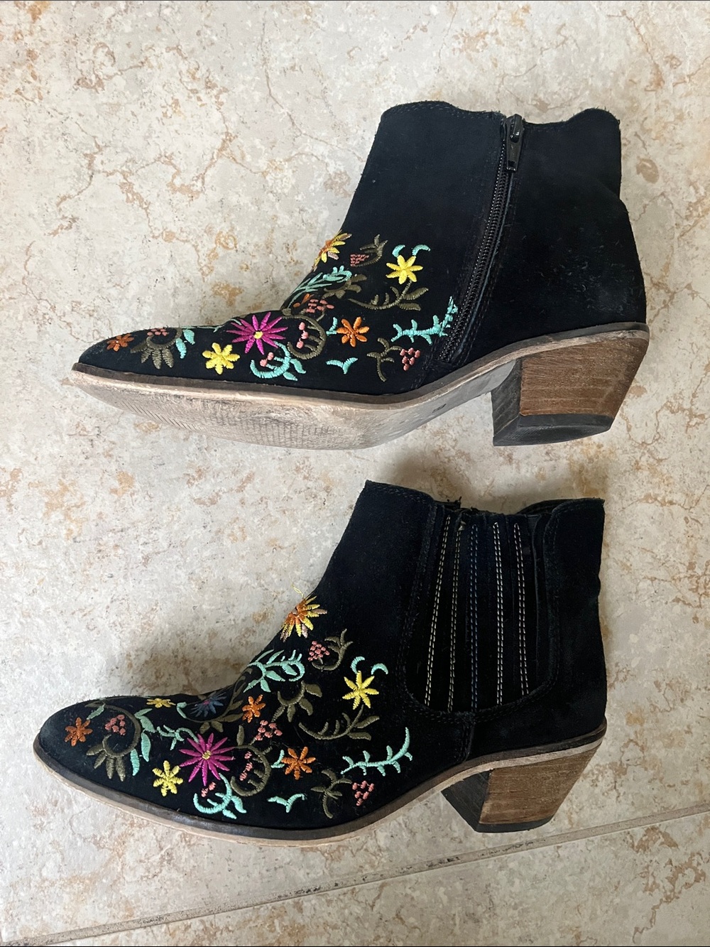 Diba Floral Embroidered Black Suede Ankle Boots Booties Women’s 6.5 - Picture 2 of 8
